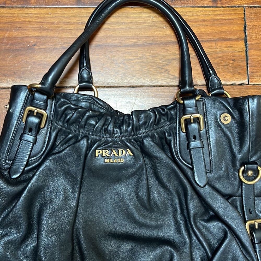 Prada black leather shoulder bag - Picture 2 of 9